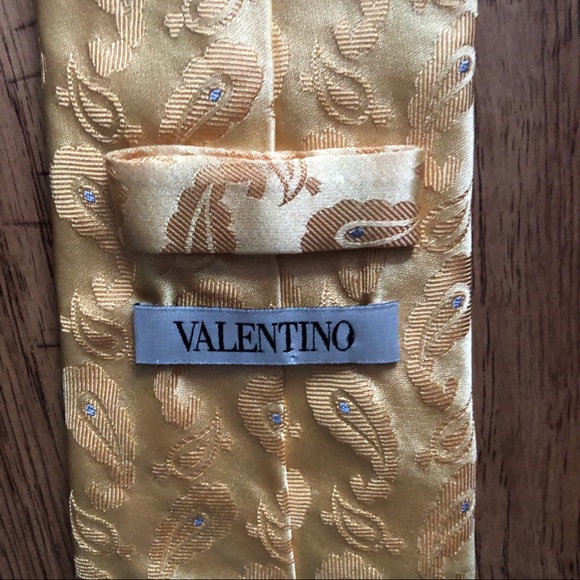 Men’s Valentino Neck Tie - Picture 2 of 2